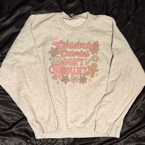 Women’s Cream Graphic Christmas Sweatshirt - Casual Holiday Pullover